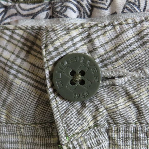 Quicksilver* Men's 1.5" Belt‎ Loop Multipocketed Plaid Bermuda Shorts~ Size 36 - Picture 11 of 14